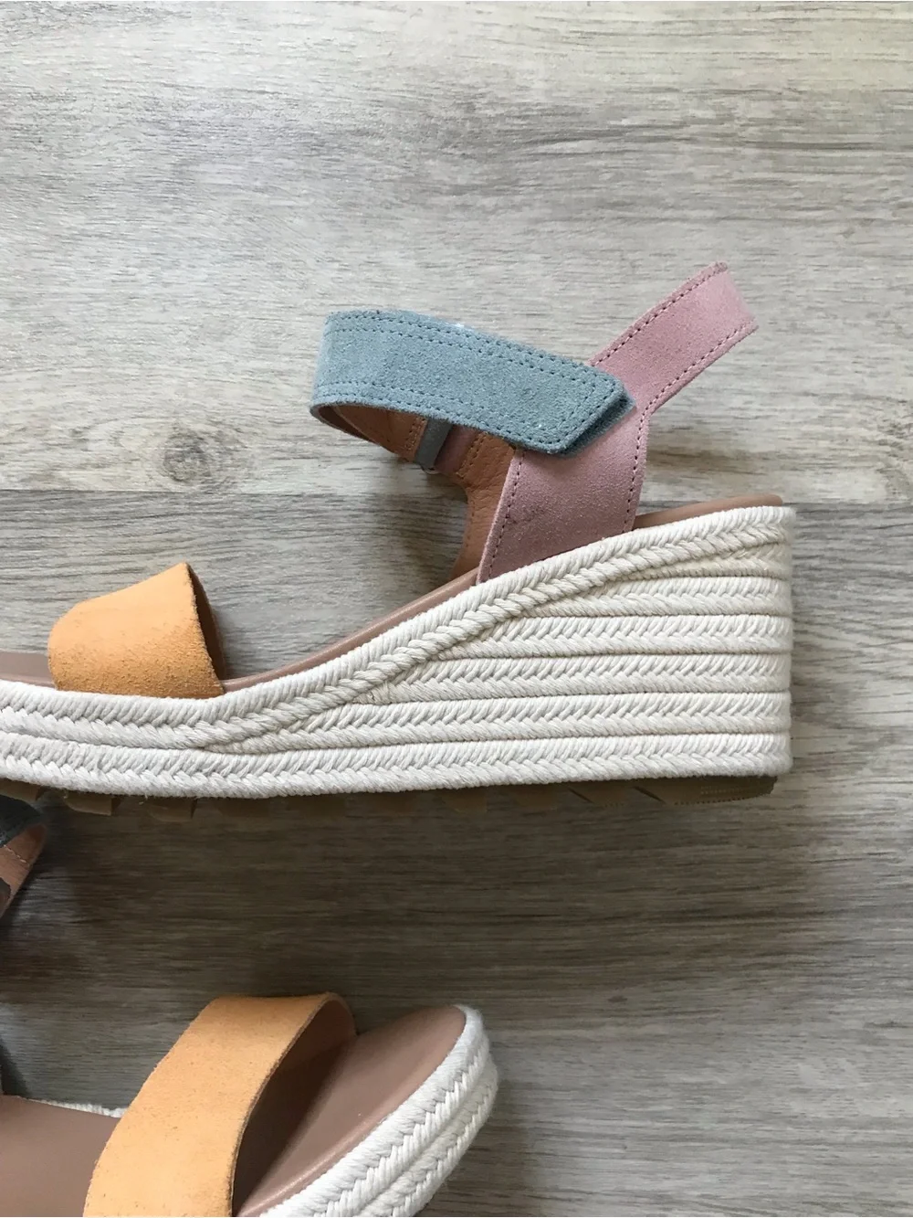Sorel Cameron Wedge Faded Spark Pink Blue Orange Leather Sandals Women Sz. 8.5